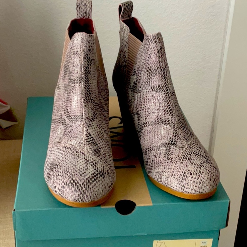 Tom’s women’s  Kelsey boot size 7.5